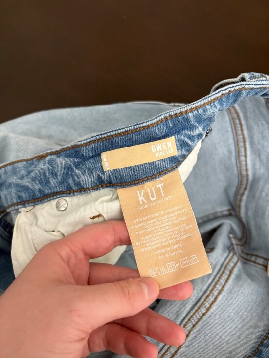 Kut from the Kloth Gwen High-Rise Wide-Leg Light-Wash Vintage Look Denim Jeans - Picture 9 of 13